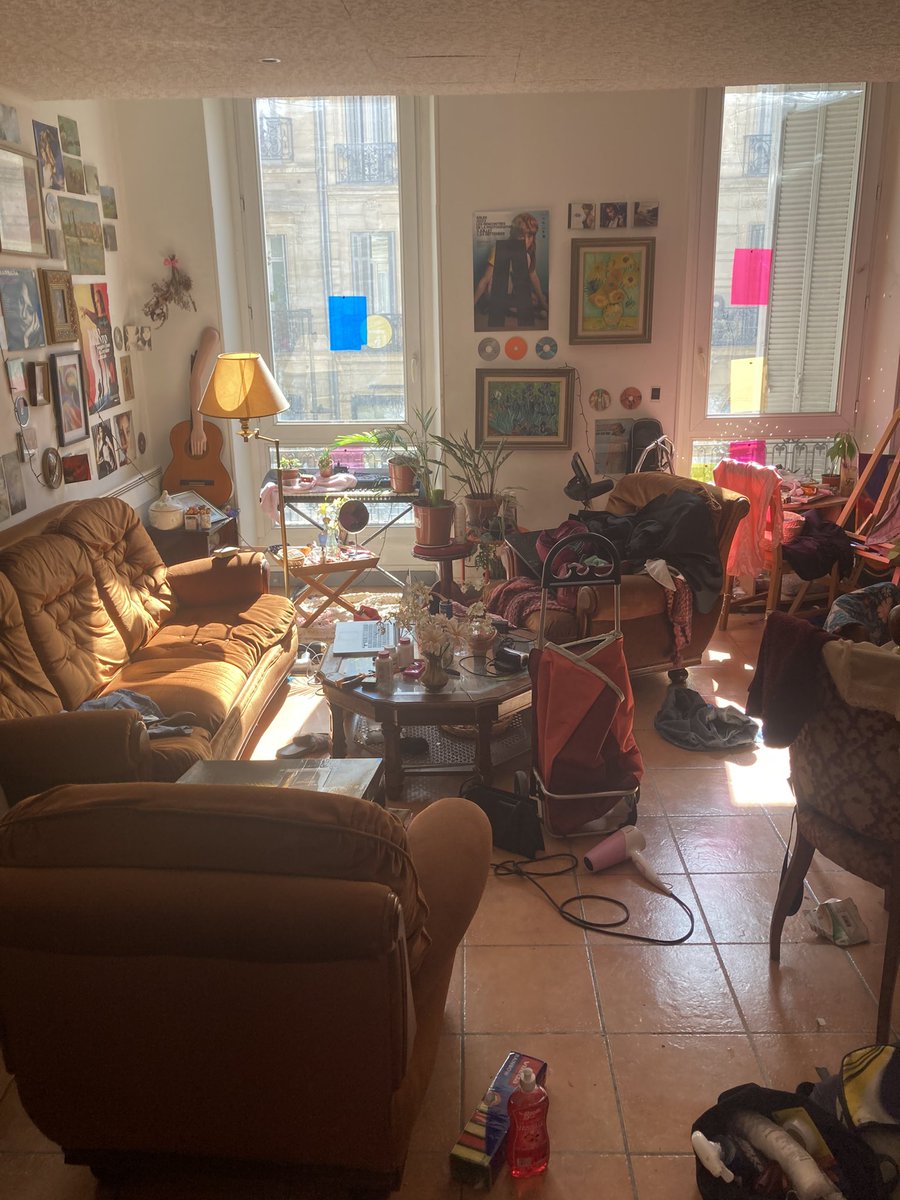 A quoi bon finalement ? Insérer le tiktok « when a boys room is messy it's  disgusting, when a girl room is messy it's Sofia Coppola, it's hell is a  teenage girl,, image size:900x1200