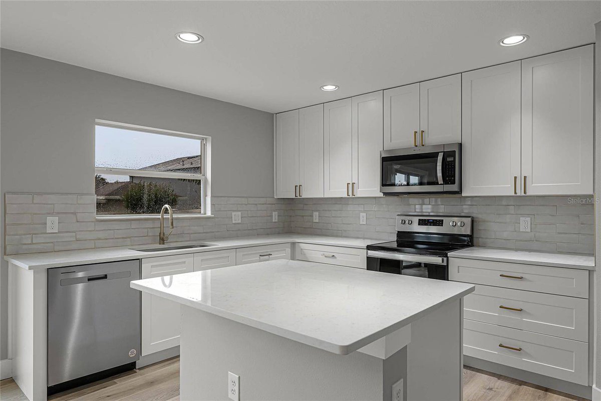 New Listing Price: $435,900
13550 LARANJA ST, Clermont, FL 34711 propiedad 4 bedrooms and 2.0 bathrooms.
See more here: lpthomesearch.com/d8ragic2