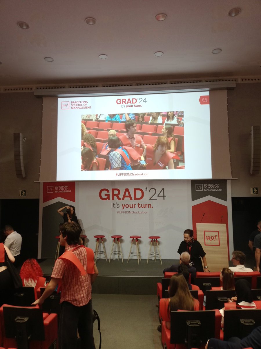 We are ready for the graduation ceremony.
Congratulations 👏 #UPFBSMGraduation