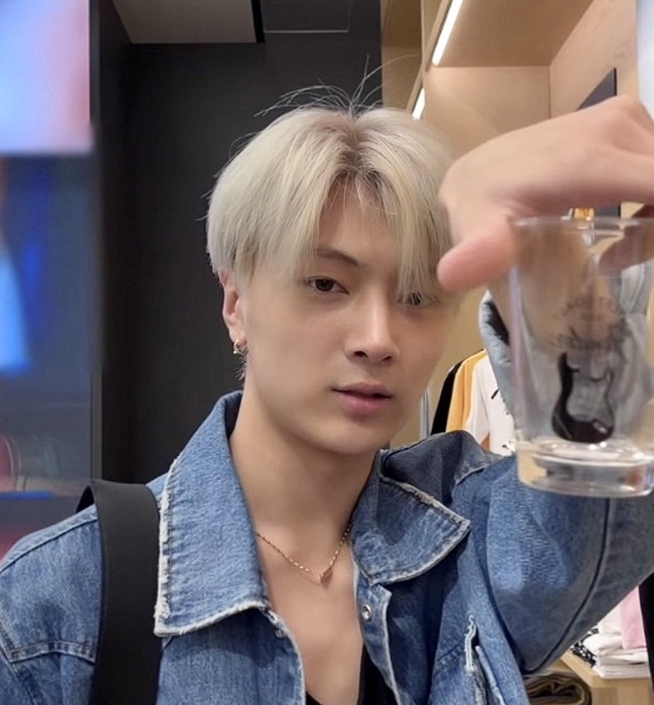 dapeachx's tweet image. 1% idol 99% boyfriend