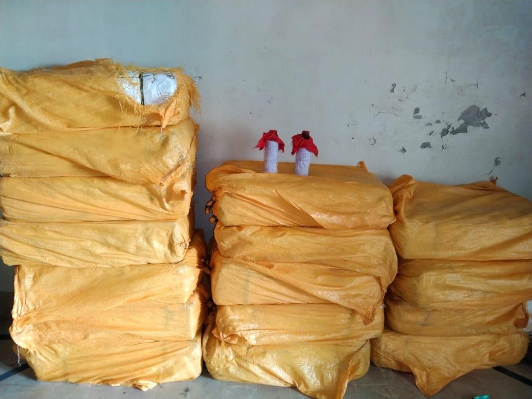 Imran_Babar95's tweet image. ایکسائز نارکوٹکس کنٹرول ٹنڈو الہیار کی کارروائی, دو منشیات فروش گرفتار، منشیات برآمد، شہزاد بلوچ اور خلیل الرحمان گرفتار، ملزمان کے قبضے سے 1020 کلو گرام کتھا اور 60 لٹر کچی شراب برآمد، ایکسائز حکام نے ملزمان کے خلاف مقدمہ درج کرکے تفتیش شروع کر دی,
 #NarcoticsCrackdown