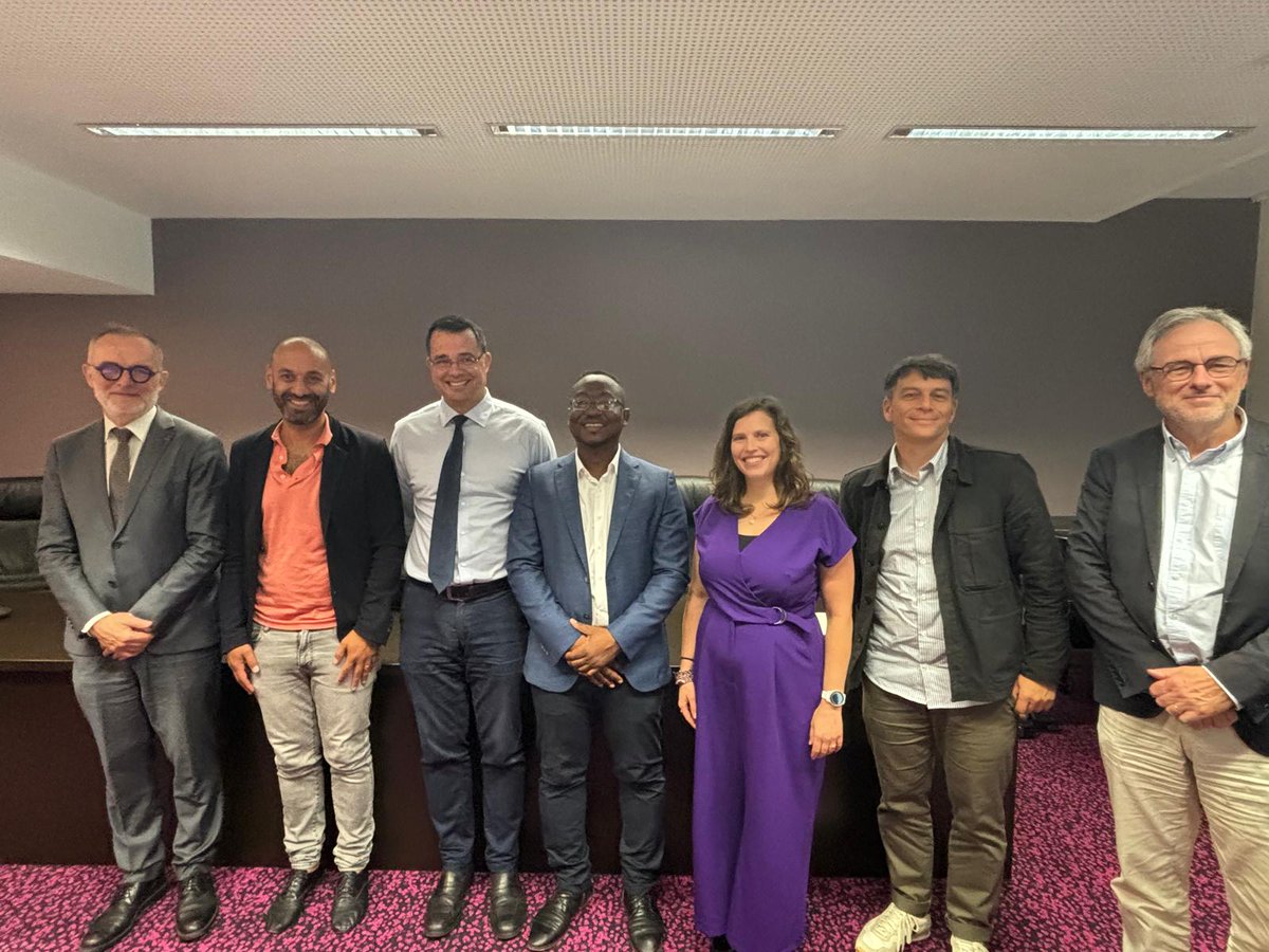 Félicitations au Dr Mouhamed Moussa @MoussaDMouhame1 pour sa brillante soutenance d'HDR 

Un excellent pédagogue et un talentueux chercheur 👏🏼👏🏼👏🏼

L'Anesthésie-Réanimation a de la chance de le compter dans ses rangs