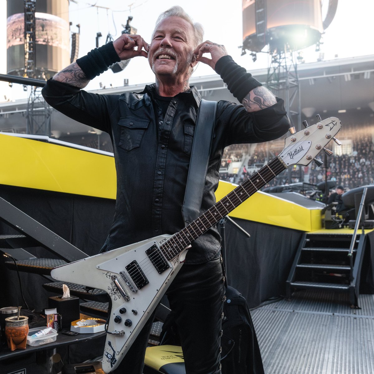 “Let’s do some ears”….

#metallica #papahet