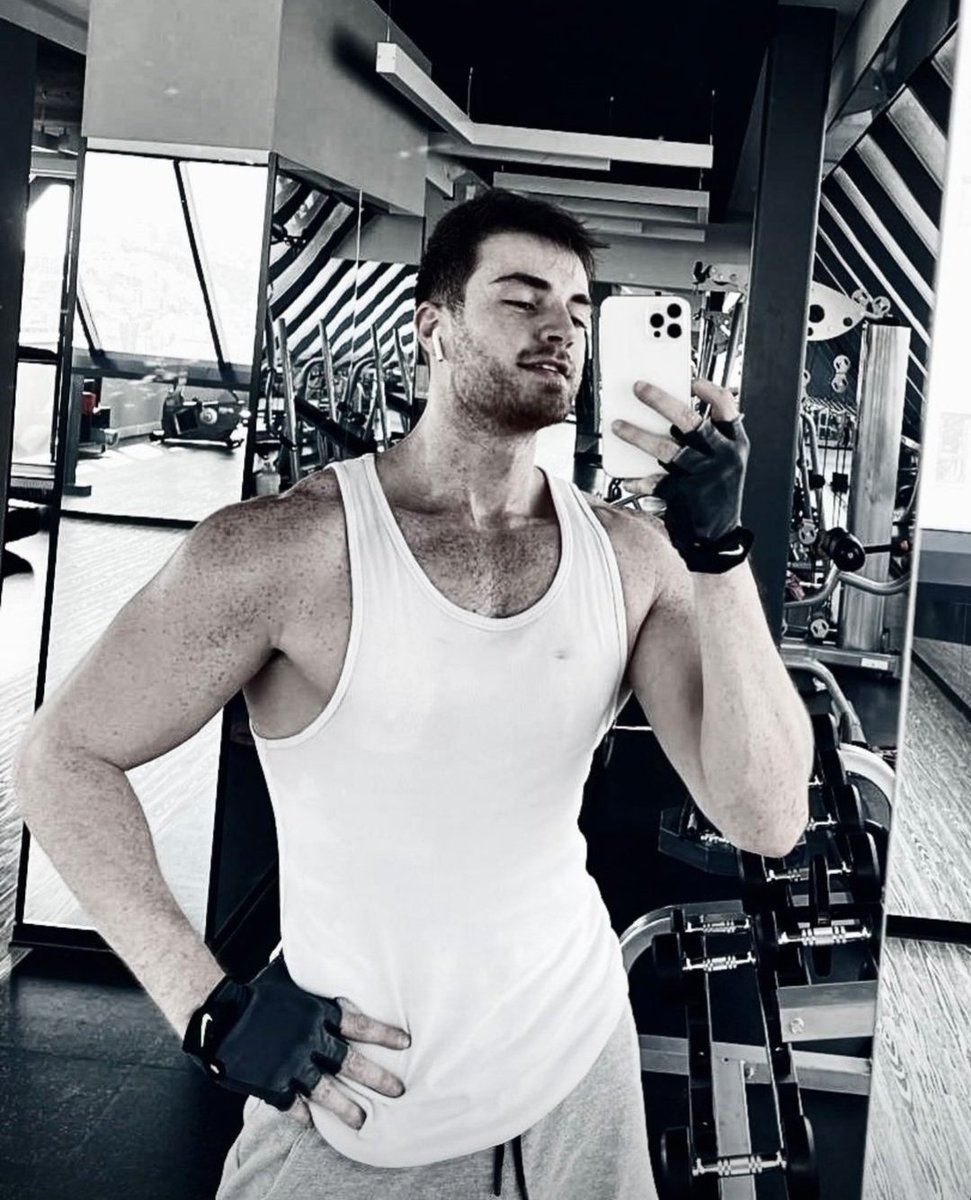 Yu_txfx's tweet photo. El gym es algo muy esencial para este fandom no es así chico guapo? 😅

#RecepUsta https://t.co/zDIWJ04tkc