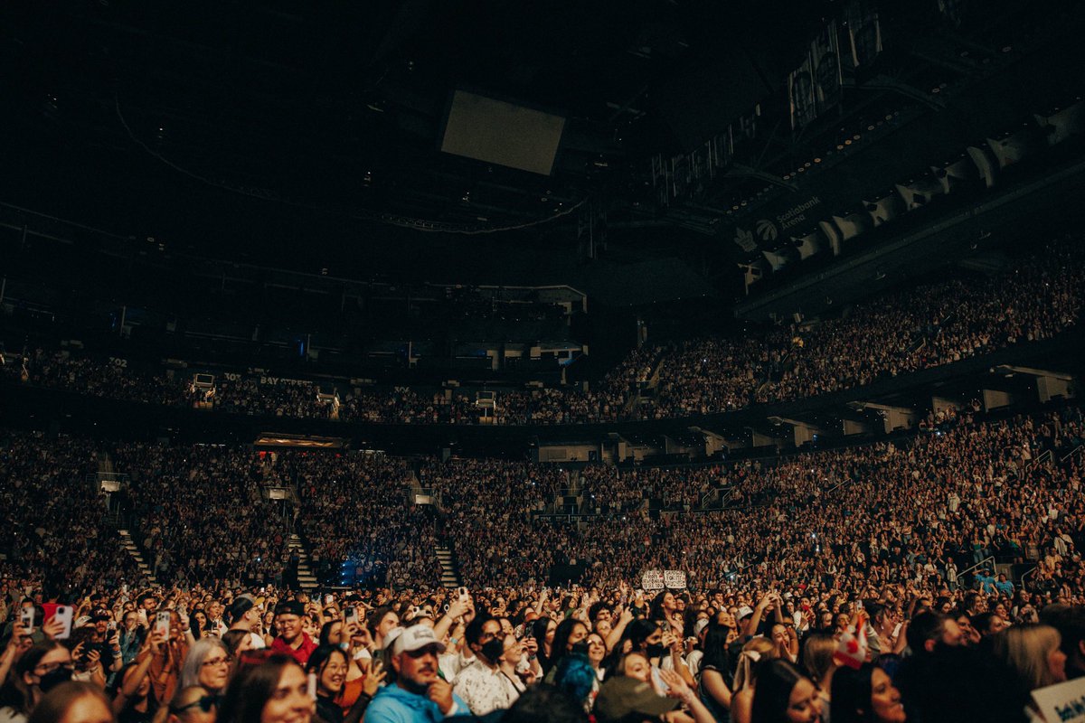 This is what niall horan’s crowd looks like btw