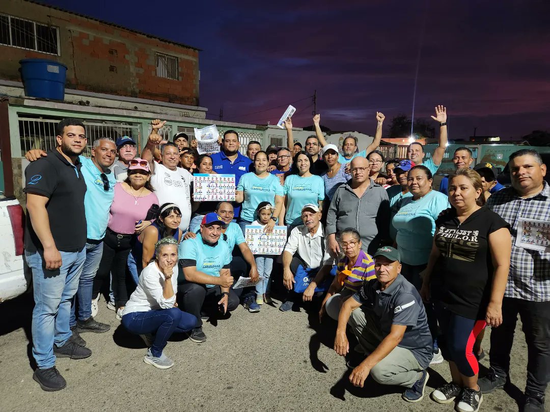 LuisMarcano3's tweet photo. #convzla Jornada de contacto directo en los sectores la esmeralda y las margaritas de nuestra parroquia punta cardon, cargada de receptividad y entusiasmo por parte de nuestros vecinos 🤝

Sobran razones para votar este #28dejulio por el candidato de la unidad EDMUNDO GONZALEZ 🇻🇪 https://t.co/FLJJDJ2qmV