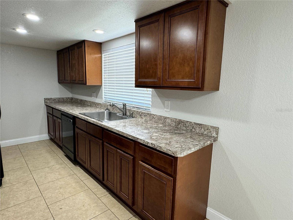 New Listing Price: $329,800
1359 BRAMBLEWOOD DR, Lakeland, FL 33811 propiedad 3 bedrooms and 2.0 bathrooms.
See more here: lpthomesearch.com/d8ragi1k