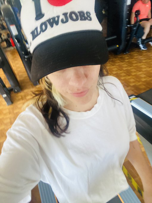 Traigo esta gorra en el gym y amo ver como se les ilumina la carita a los vatos al leerla 😌 https://t<a href="/tag/stripchat"class="tags"><span>#stripchat</span></a><a href="/tag/stripchatlive"class="tags"><span>#stripchatlive</span></a>