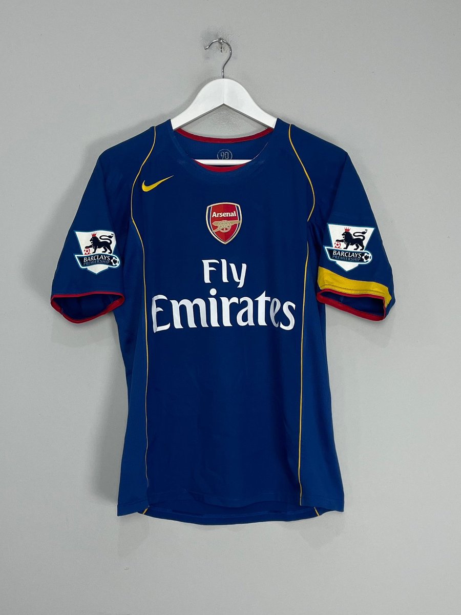 RetroShirtsARS's tweet photo. The 2006/07 alternative was never actually used or sold for sale. This was an era where Arsenal would use the previous seasons away kit as an alternative kit. If we had played someone like Bradford or Lens in 06/07 we may have seen it debut #AFC https://t.co/SB7YD2FMoc