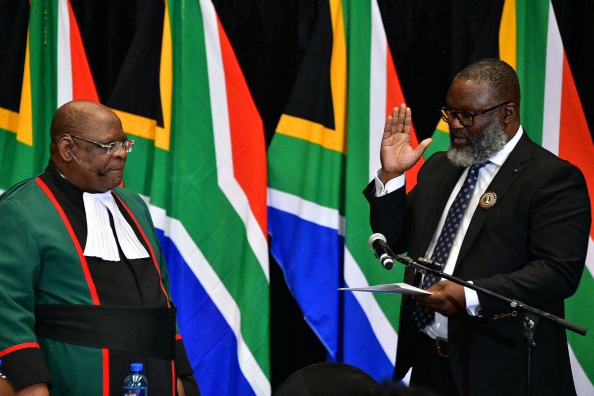 “I, Elphas Mfakazeleni Buthelezi, solemnly affirm that I will be faithful to the Republic of South Africa and will obey, respect and uphold the Constitution and all other law of the Republic; and I undertake to hold my office as Minister with honour and dignity; to
be a true and