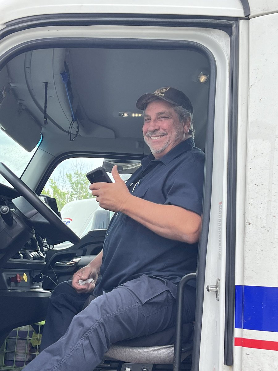 Teamsters294's tweet photo. Business Stan Koniszewsk stopped by to visit with TForce Freight Teamsters this morning and walk the docks. Thanks for all your hard work on the job! @Quacky294 @KoniszewskiStan @TeamsterHughes @Teamsters #TForceFreight #FreightTeamsters https://t.co/4AyaqvvB49