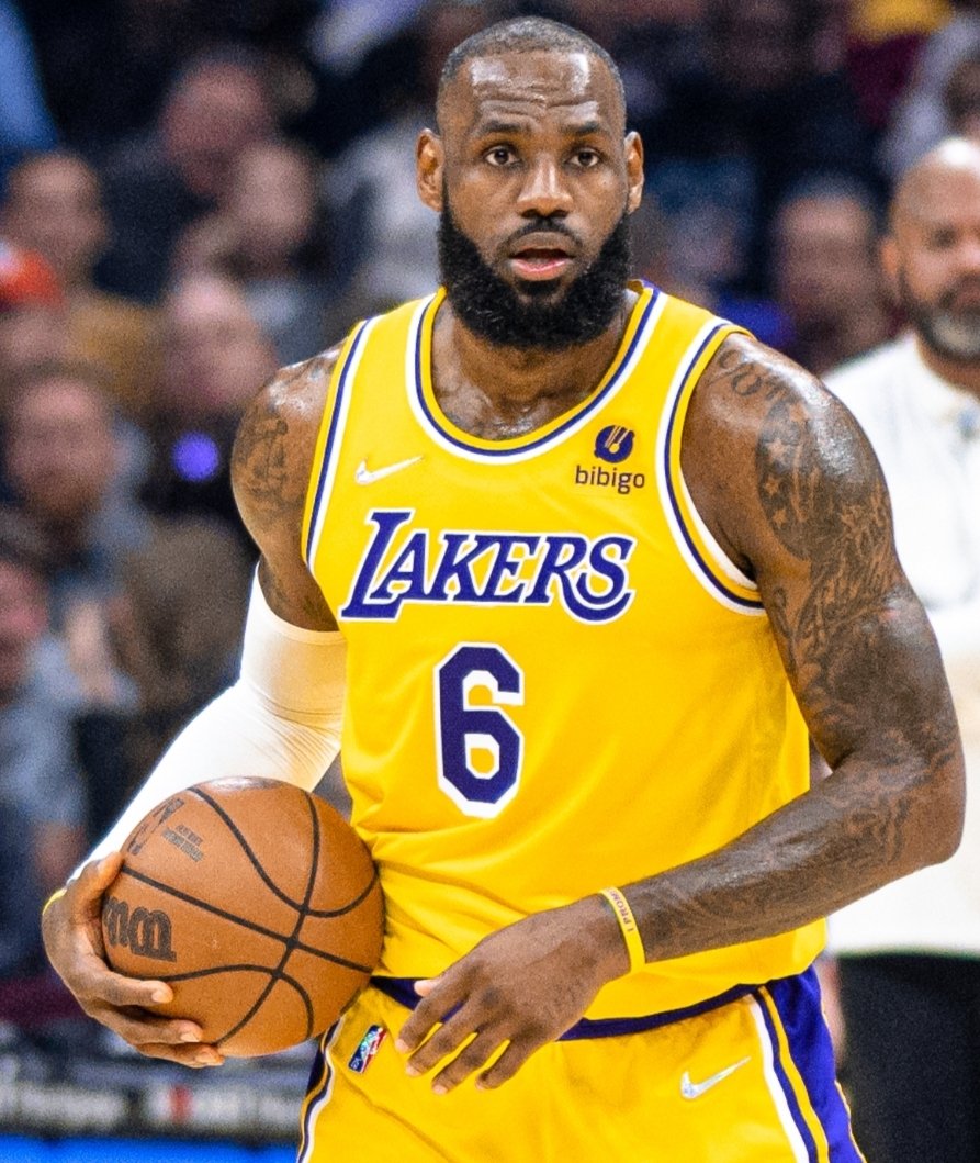 The <a href="/Lakers/">Los Angeles Lakers</a> and <a href="/KingJames/">LeBron James</a>
Have come to a two year deal and  our <a href="/Gourmetcasanova/">Pcasanova🏀🏈</a>
Says they will now stay in mediocracy. What do you think? #NBA #Lakers  
theeverydayfan.com/lebron-and-the…