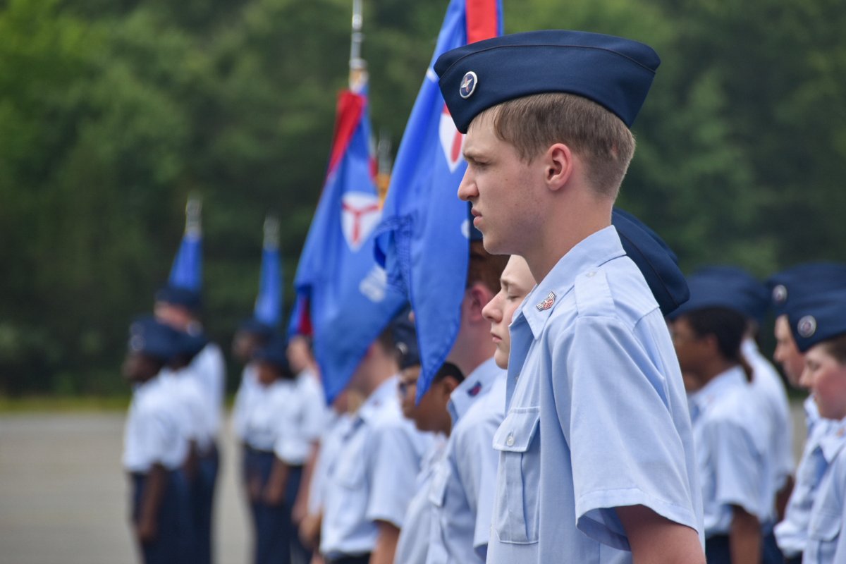 This past Sunday, 100 students graduated from our cadet encampment — a week-long opportunity for #CivilAirPatrol cadets to develop leadership skills, investigate aerospace sciences, commit to a habit of regular exercise, &amp; solidify their moral character. 📷photos.cap.gov/Mid-Atlantic-R…
