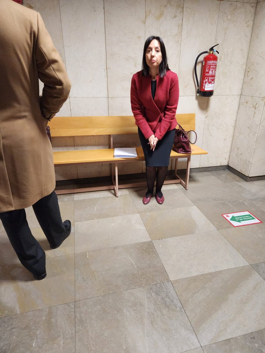 GuillermoRocaf1's tweet image. #ABUSOS que intentará hacer la @policia de @sanchezcastejon en la comparecencia de Begoña Gómez ante el Juez Peinado este Viernes (lo vimos con Mercedes González, Delegada del Gobierno en Madrid) 🧐👇 
-Infiltrar todo el Pasillo del Jugado con miembros de la UIP armados hasta los…