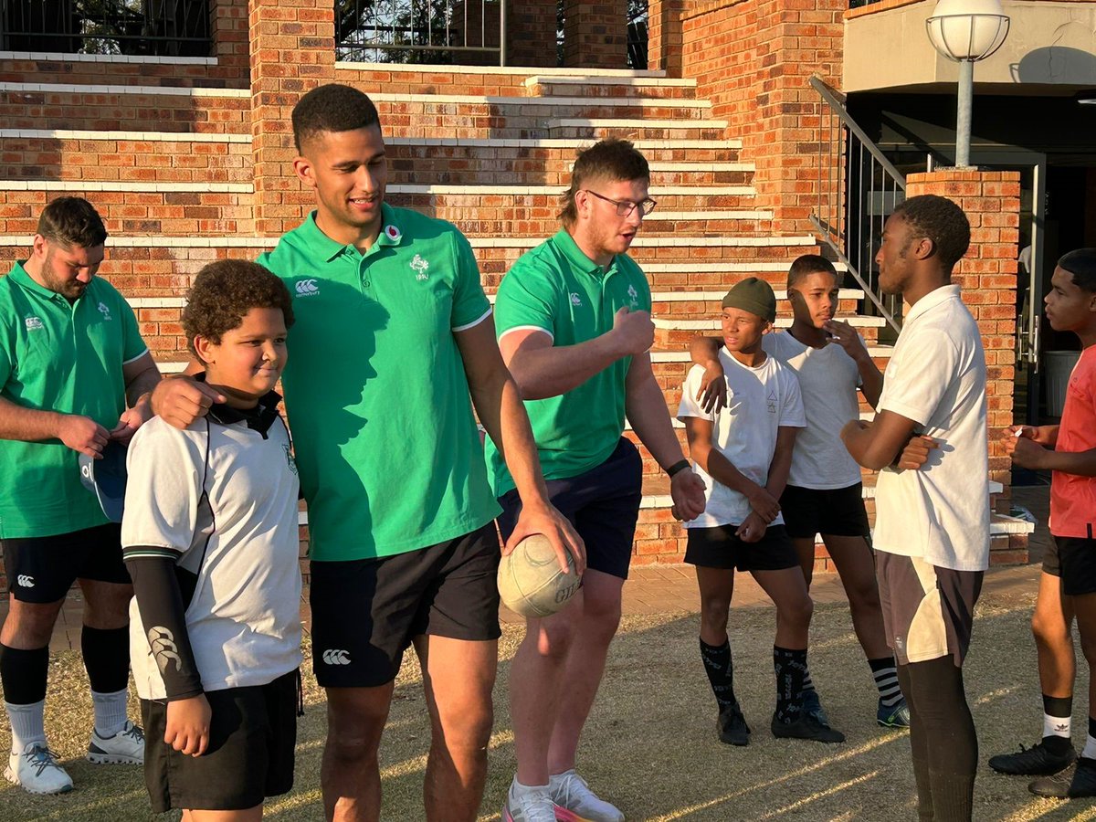 IrlEmbPretoria's tweet photo. Ahead of Ireland's much anticipated clash with the #Boks 🇿🇦 at Loftus Saturday, the 🇮🇪 training camp took on a back-to-basics feel today, interacting with and passing on tips to a group of visibly excited learners.
#TeamOfUs https://t.co/SxlhCpuEFm
