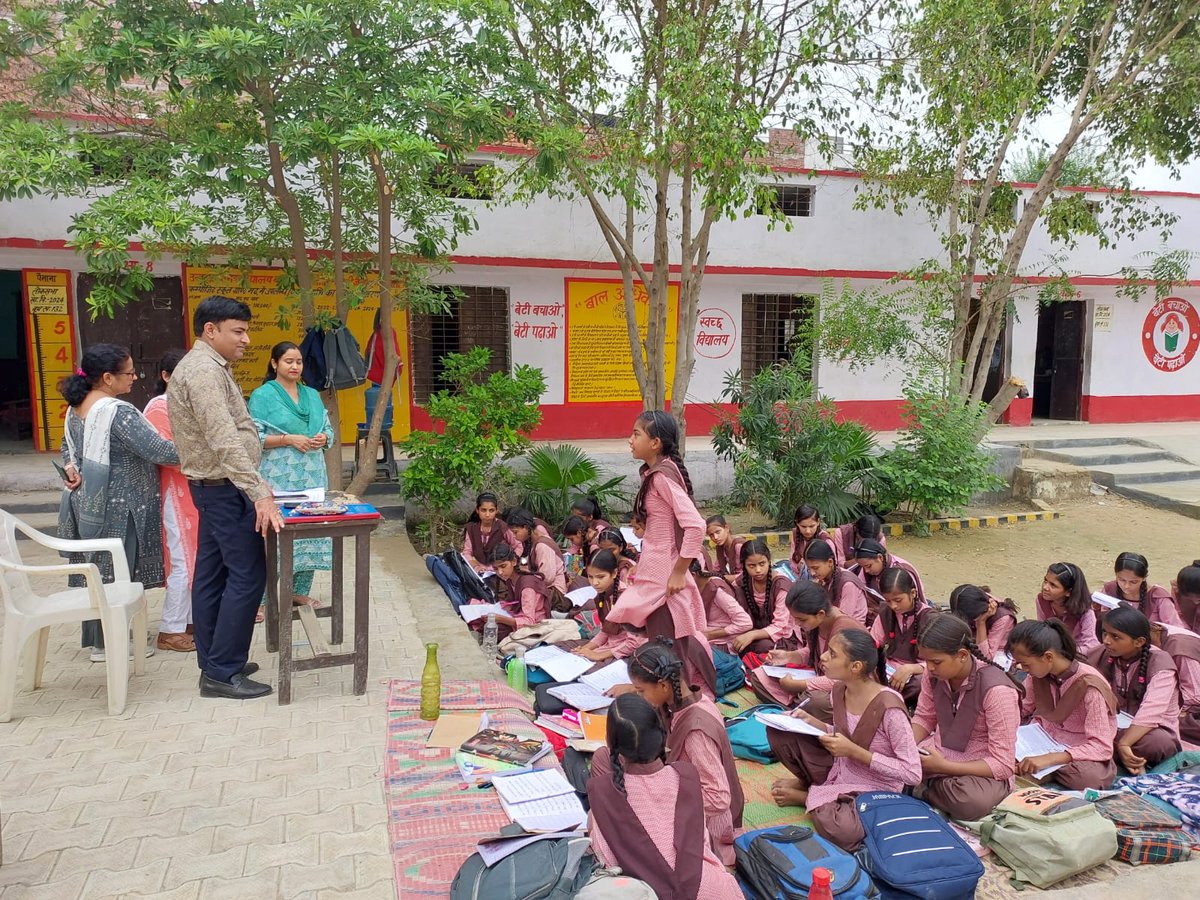 आज दिनांक 3 जुलाई को बेसिक शिक्षा अधिकारी द्वारा जनपद के विद्यालयों में भ्रमण कर विद्यालयों की निपुण गुणवत्ता परखी गई, इसके साथ-साथ गांव में घूम रहे बच्चों व उनके अभिभावकों से वार्ता कर उनके विद्यालय ना आने का कारण पूछा गया तथा उन्हें विद्यालय आने के लिए प्रेरित किया गया 
#school