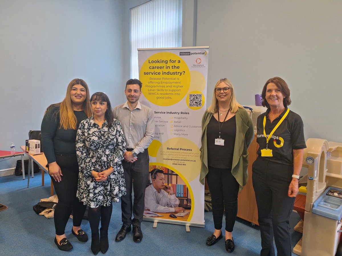 R_Potential's tweet photo. It's been a busy day for Frances today. She has been at the Coventry Salvation Army today promoting our #Returneeship course with the Shaw Trust team!
If you would like to find out more, please get in touch with us or ask your Work Coach for details!
@WestMids_CA https://t.co/sQAecc6sPe