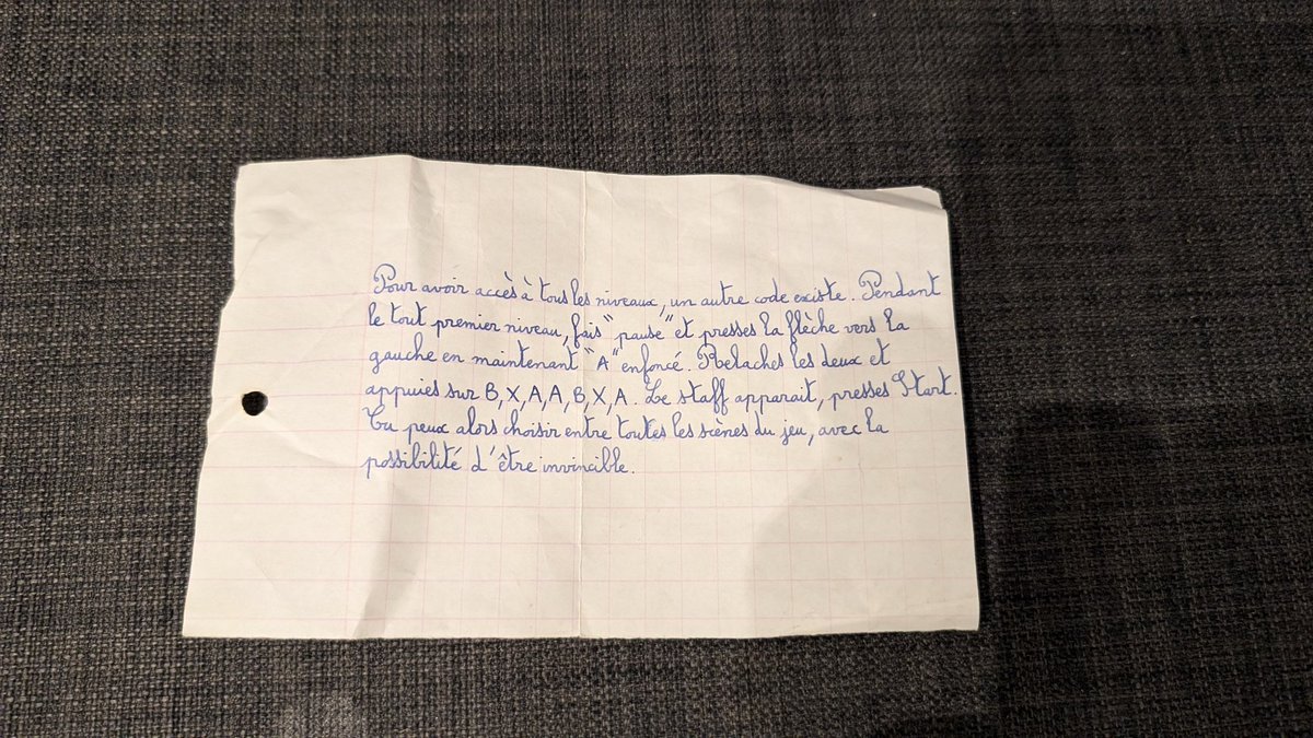 ben_jinator's tweet image. Ahhhhh que de souvenir avec cet #EarthWormJim

#RETROGAMING 

Ici dans sa version #Snes et avec le petit cheat-code bien sympa 😎

Ces boîtes sentent bon l'enfance 😁

Bonne fin de journée les amis.

Groovy!!!

Stay Yourself 🤘