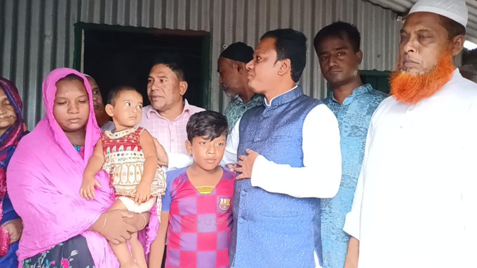 কালিয়াকৈরে সাপের কামড়ে নিহত পরিবারের পাশে মুক্তিযুদ্ধ মন্ত্রী