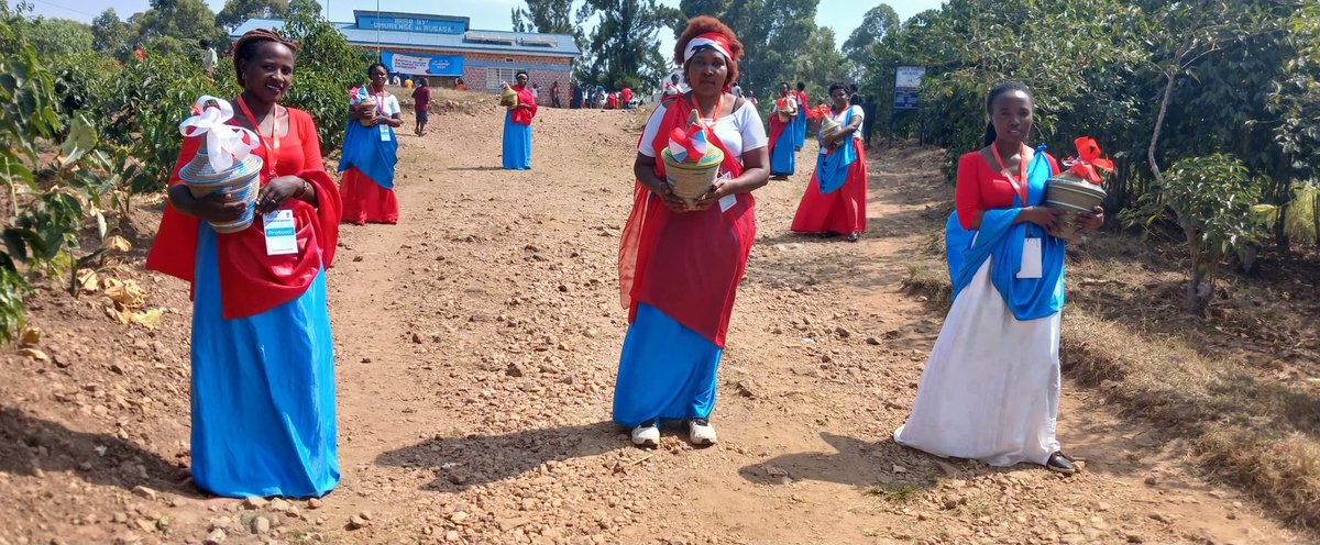 GakenkeRpf's tweet photo. Kuri iki gicamunsi cyo kuwa 3/7/2024, ibikorwa byo kwamamaza abakandida b’Umuryango @rpfinkotanyi byakomereje mu Murenge wa #Rusasa. Abanyamuryango bati kuri 15/7/2024 ni ho tuzashimangira ko twanyuzwe n'ibyo Chairman wacu Paul Kagame yatugejejeho. @gahundemaurice @jnabdallah https://t.co/Bm5nsL5cfi