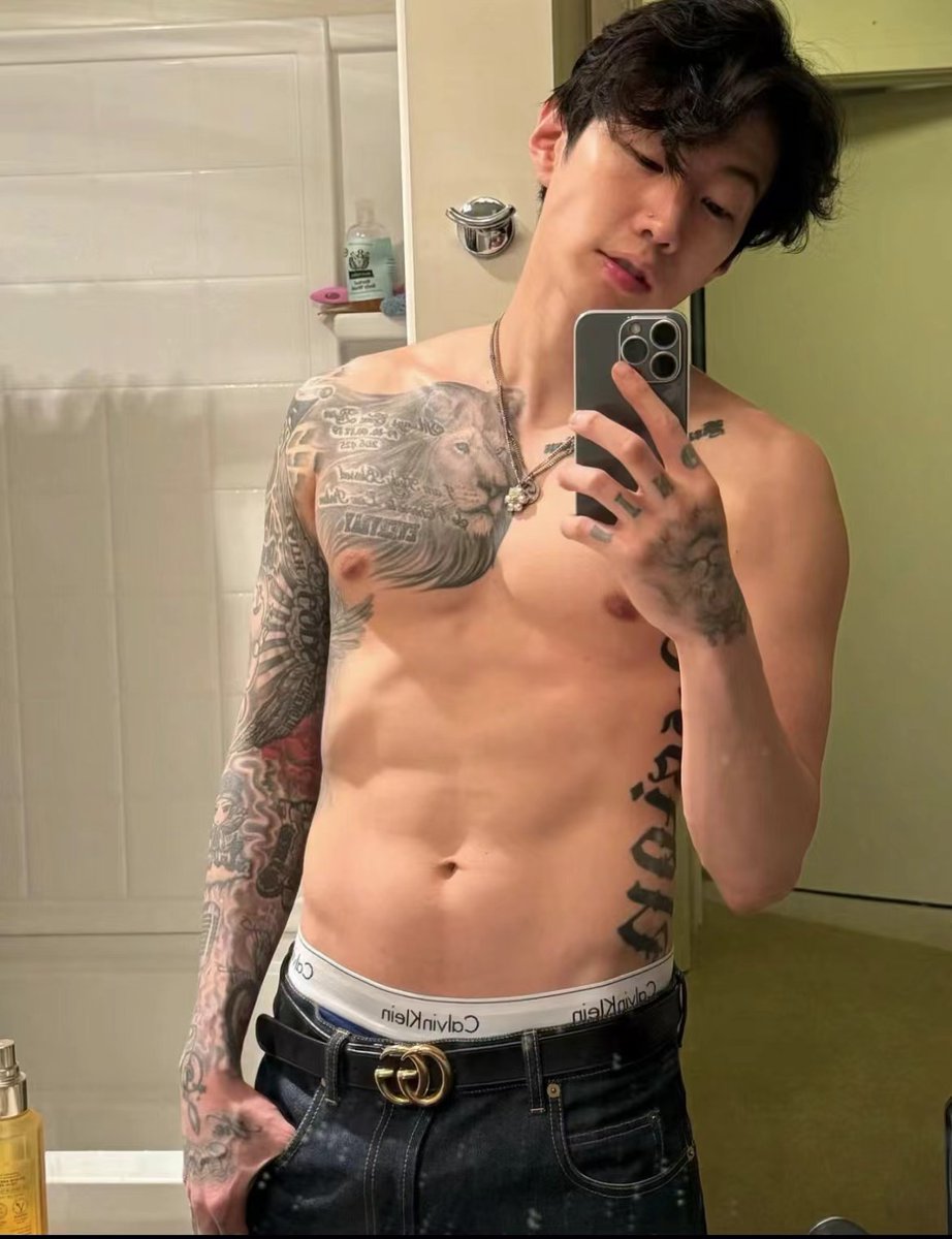 wsiyyyyyyy's tweet photo. 操！！能不能让我谈个这样的 🥹太帅了我要死了😭 https://t.co/vRgVjXnyPe