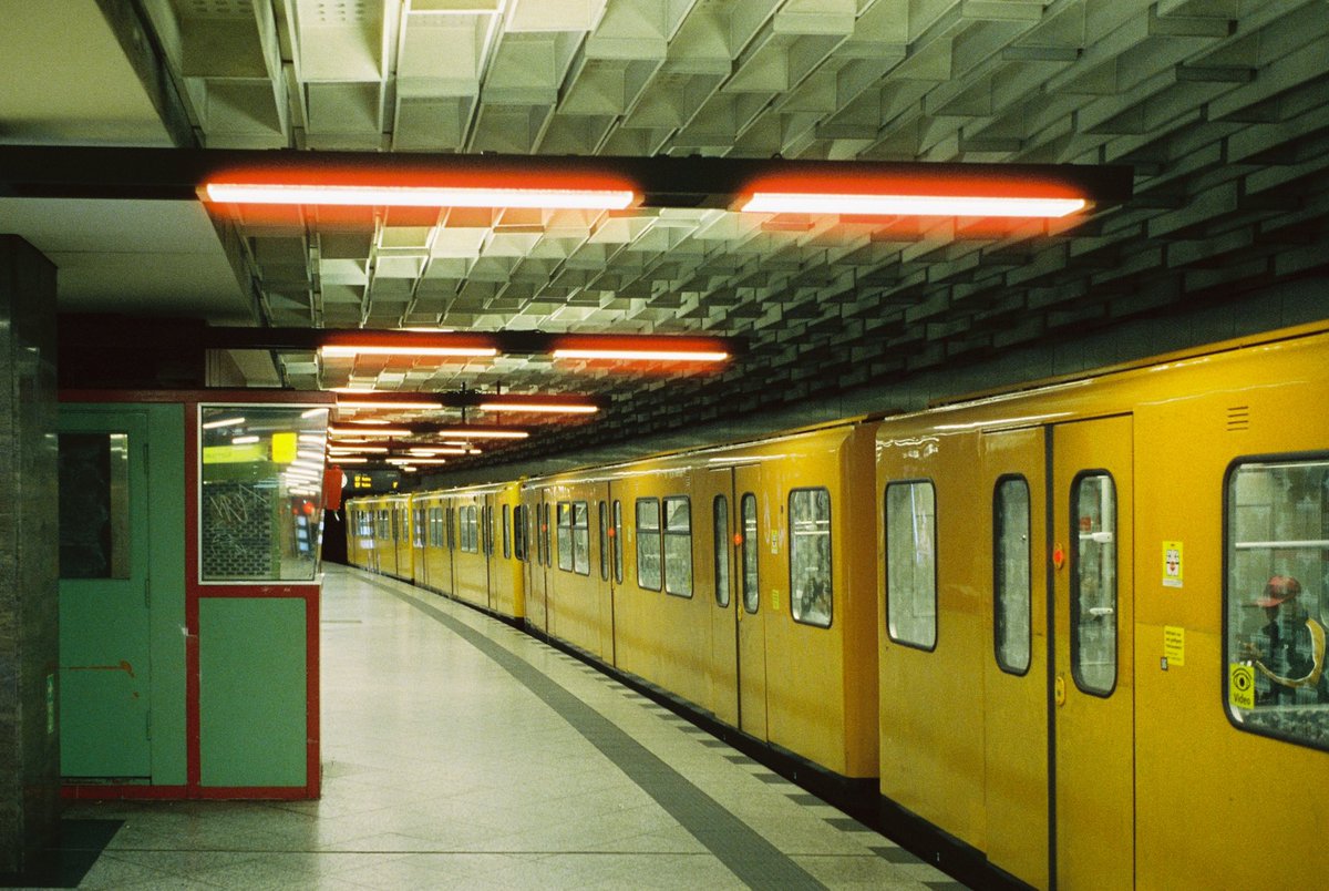 marcel_travels's tweet image. Underground 🎞️ Berlin on 35mm film