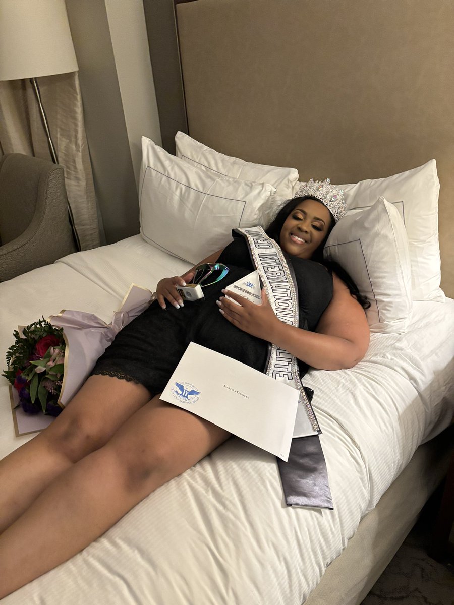 futuretalkshow's tweet photo. #blessedbeyondmeasure
I am one tired queen! What a GREAT WEEK!!! I’m going to sleep happy 😃 excited for the Queens Breakfast tomorrow morning with my directors and pageant sisters ❤️❤️
#marvelousmarissa #thespokesmodel #uie #apageantqueen #ididit #GodBlessedMe https://t.co/Nn8A1l7jL3