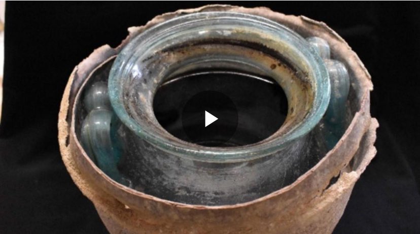 “#Carmona, Spagna, scoperto il #vino più antico al mondo: ha 2000 anni”. 

Sa di tappo.