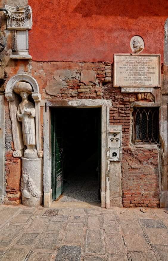 dunnothevitch's tweet photo. Venice, Tintoretto house https://t.co/RxpobE1uFE