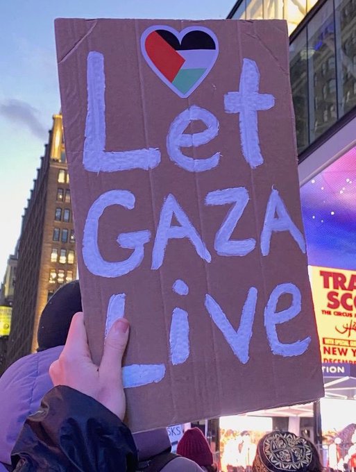MawdaDawda's tweet photo. Peaceful protestors at the #uoft will face the #TOPolice force today at 6pm and be removed from their encampment.
I urge those standing against #Genocide_of_Palestinians to be witnesses and encourage #Toronto Police to respect the right to #civildisobedience
@Kahlissee https://t.co/h5vSVLLCJa