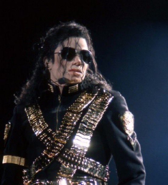 Which of THESE 4 artists MADE the BIGGEST impact? 👇🏻🌍

- Elvis Presley
- Robert Plant
- Freddie Mercury 
- Michael Jackson