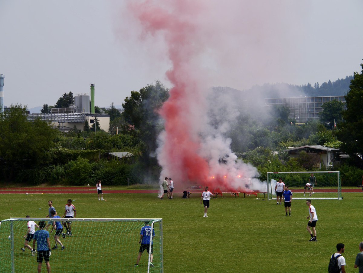 antifafreiburg's tweet image. 32 Teams haben letzten Samstag in 64 Spielen um den Pokal beim diesjährigen Kicken gegen Rechts in Freiburg gekämpft ⚽️