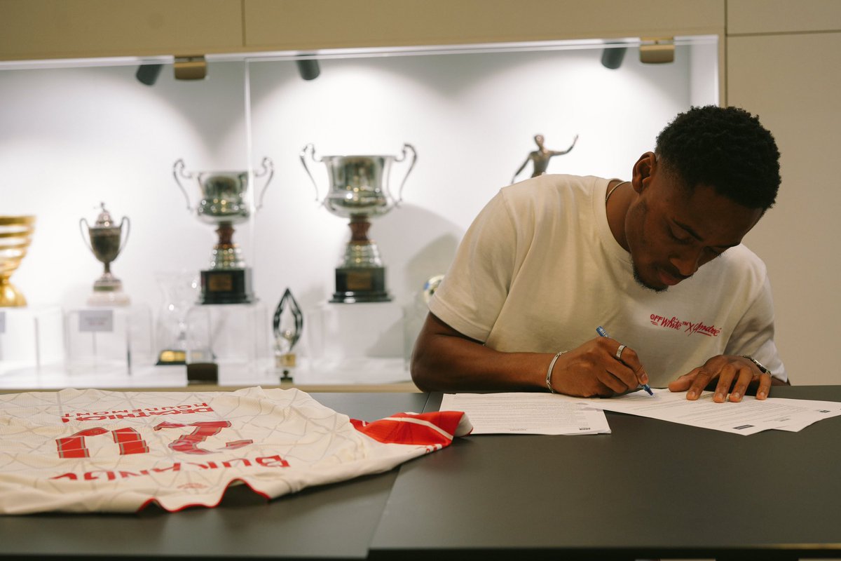 Brandon Bokangu s’engage avec l’AS Nancy Lorraine ✍🏻🔴⚪️

L’AS Nancy-Lorraine est heureuse de vous annoncer la signature de Brandon Bokangu en provenance du Paris 13 Atletico.

Bienvenue Brandon ! 🔴⚪️

👉🏼Plus d’infos sur asnl.net 

#FiersDeNosCouleurs I #ASNL I