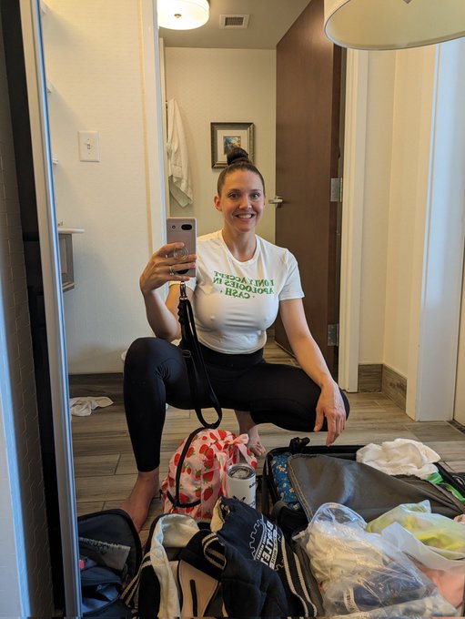 "I only accept apologies in cash" haha https://t.co/Ms9cpvvVC1<a href="/tag/feet"class="tags"><span>#feet</span></a>