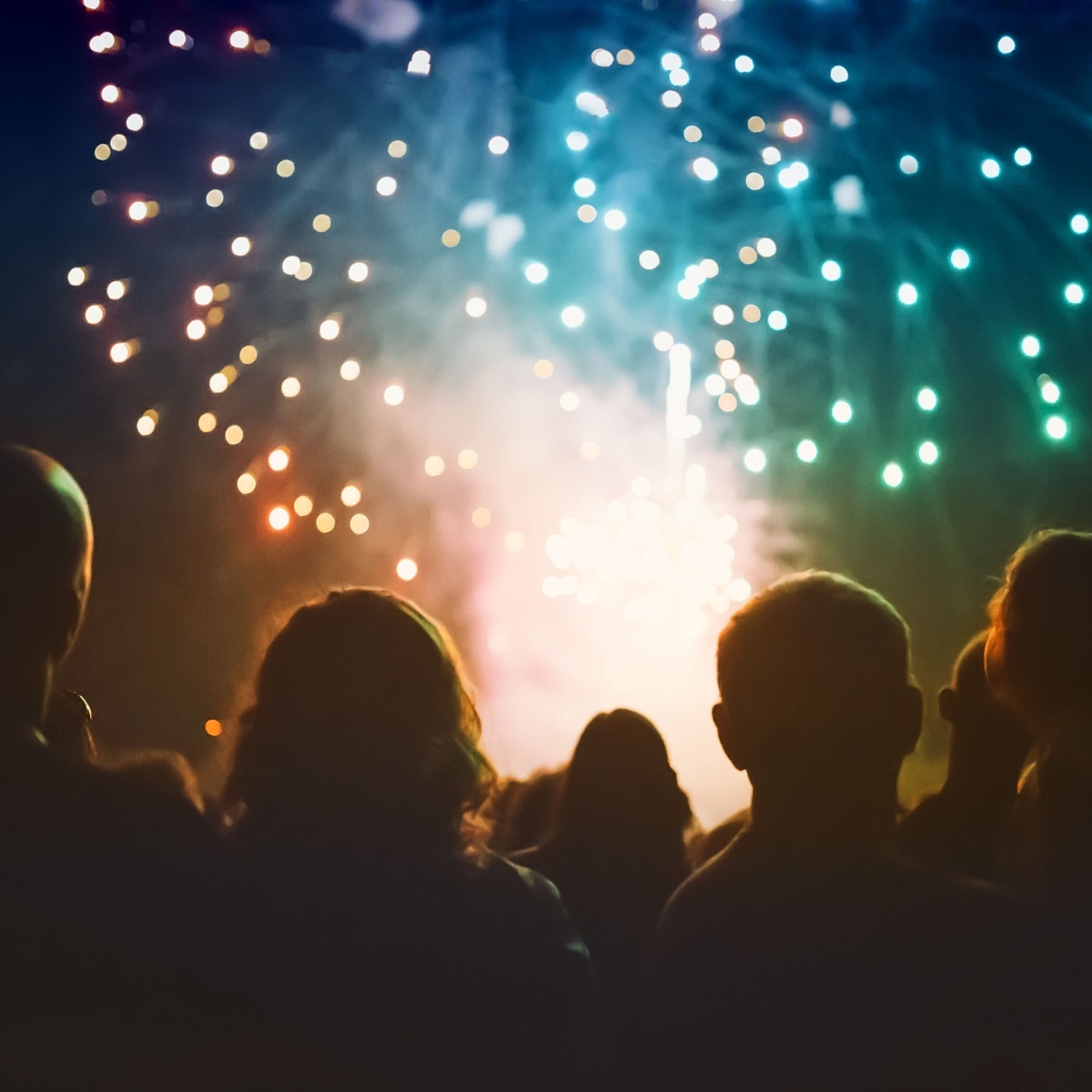 ClarkKipp's tweet photo. Did you know that fireworks can reach 150-175 decibels? Prolonged exposure to sounds over 85 decibels can cause hearing loss. Try to give yourself some space from fireworks, and use ear protection to protect your hearing this 4th of July. #HearingHealth https://t.co/oDdWyFlqaK
