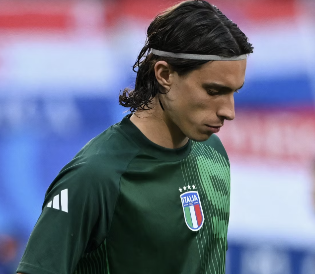 DeadlineDayLive's tweet photo. 🚨 Riccardo Calafiori has reached an agreement with Arsenal on personal terms. 🤝❤️🤍

(Source: @SportsZone__) https://t.co/DTsjRWRi28
