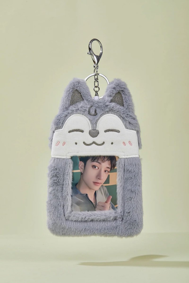 MULTIEDSTARS's tweet photo. ★ #STRAYKIDS GIVEAWAY.ᐟ   

★ Wolfchan bag &amp; pc holder. 
★ official pc  
★ stickers + more 
★ You get ducked!  

RULES:  
MUST be following.ᐟ 
LIKE &amp; RT this.ᐟ
READ my RULES.ᐟ 
End: TBD

#StrayKids 
#StrayKidsComeback
#YouMakeStrayKidsStay
#SKZ 
#KPOP https://t.co/62q5MSuXuX