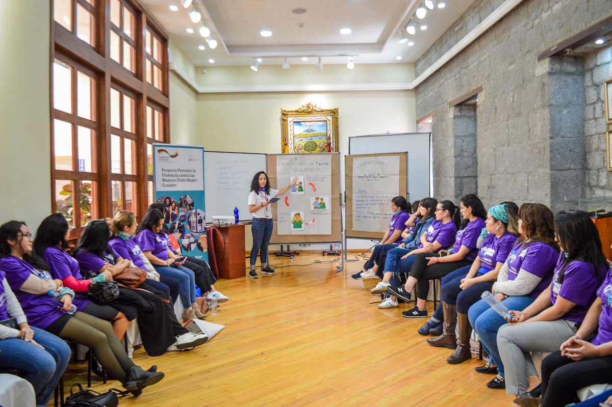 GIZEcuador's tweet photo. ๐๐ปHoy dimos un paso significativo hacia el liderazgo y empoderamiento de mujeres en STEM con la inauguraciรณn del #TechHER Tungurahua en la @UTecnicaAmbato. ๐โโ๏ธ๐ฉโโ๏ธ
Este programa es una iniciativa clave para promover la igualdad de gรฉnero y el desarrollo sostenible en la regiรณn. https://t.co/frbE7bPqYg