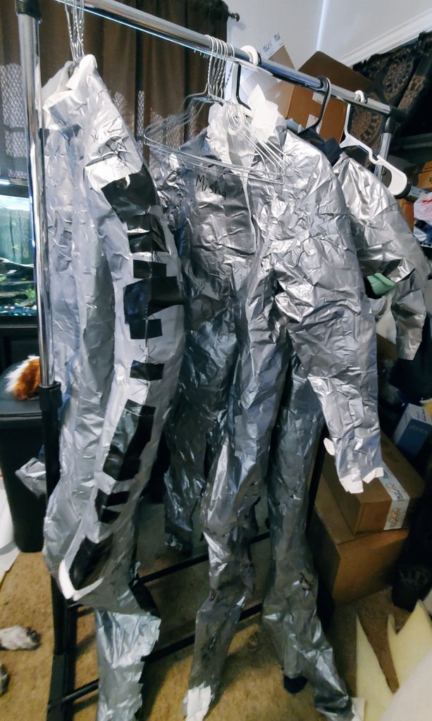 Sorry I've not streamed fursuit work this week!

Currently not body confident, and I am just taping and stuffing DTDs, so figured no one wants to see that ^^;

For symmetrical suits, I only need one side, hence the balled up leg and arm on that one. Got another off screen