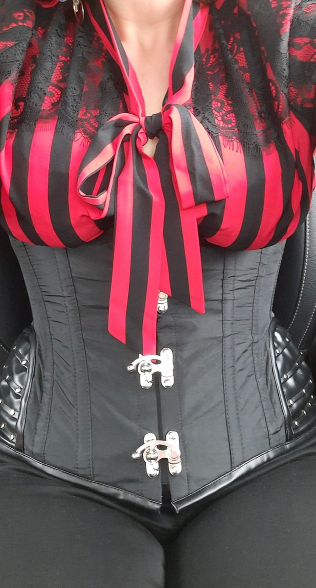 Mistress_Trixi's tweet photo. I do love wearing a good steel boned corset
#corset #domme #prodomme #Sadist #MistressTrixi #Mistress #BDSM #bdsmِ #kink #kinkfun https://t.co/9lktPG8X2w