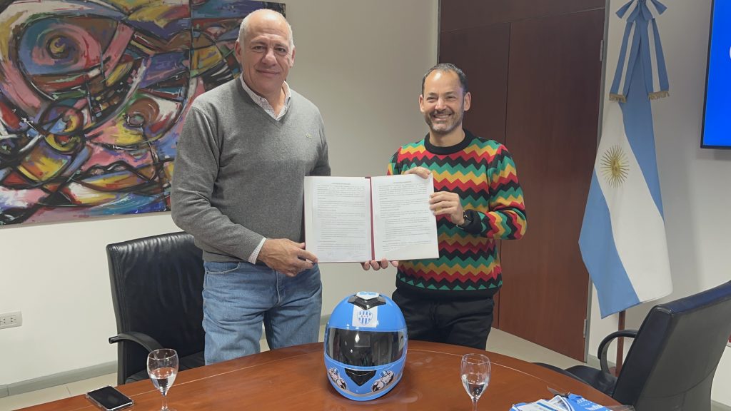 Junto a los Clubes vamos a trabajar en la concientización del Uso del Casco y del no consumo de alcohol al manejar. Gracias por sumarse <a href="/gytoficial/">Club Gimnasia y Tiro</a> <a href="/CACNoficial/">Central Norte de Salta</a> <a href="/CJAOficial/">Juventud Antoniana Oficial</a> 🤝

Los presidentes de los clubes firmaron este convenio de colaboración con el Intendente <a href="/jmedurand/">Emiliano Durand</a>