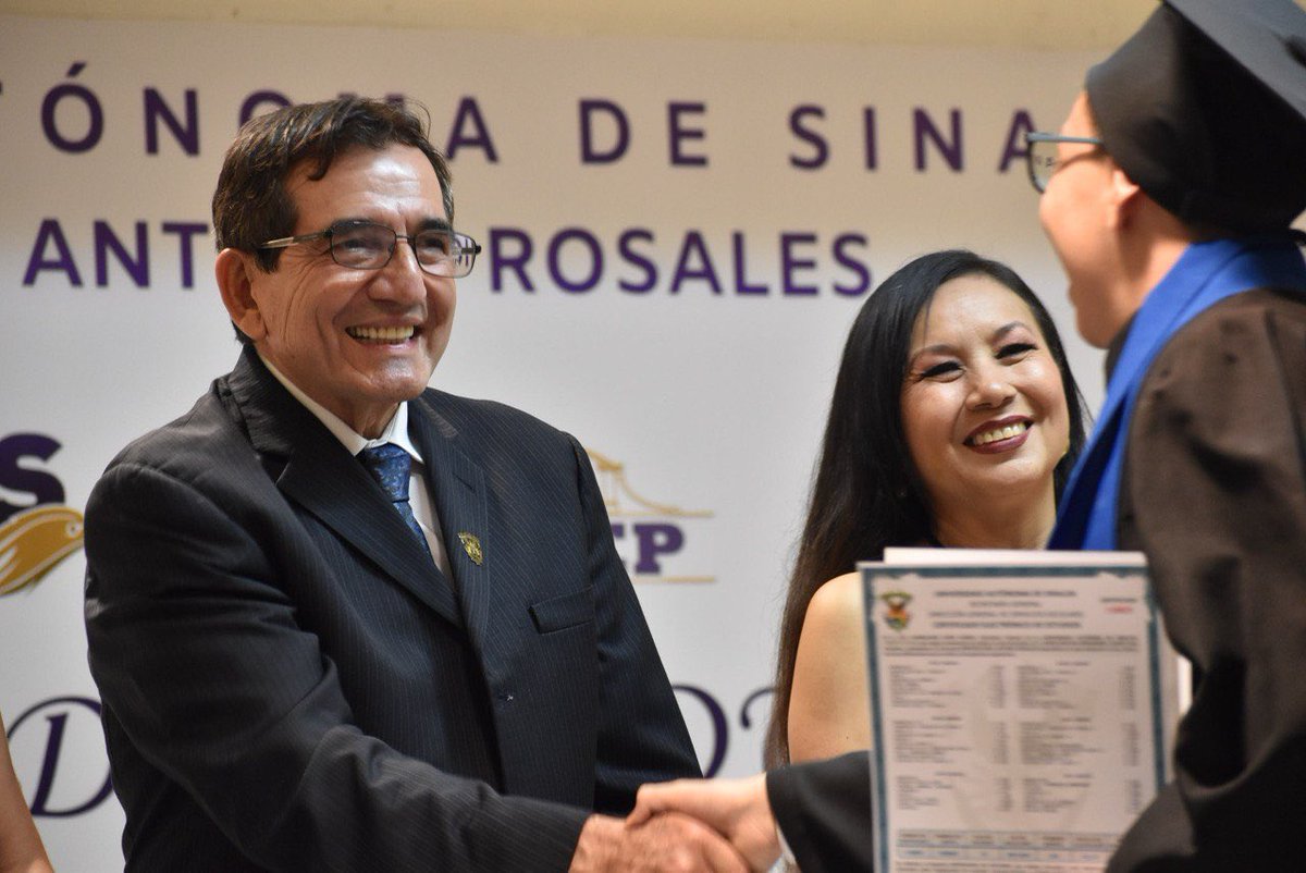 melesiocuen's tweet photo. Recordar mi tiempo como Rector de la Universidad Autónoma de Sinaloa es uno de mis mayores orgullos. Iniciamos una verdadera transformación, adaptándonos a las necesidades del mundo actual y con una visión de futuro que hoy es parte de la consolidación de nuestra noble y gran universidad.

Hoy tuve el honor de ser padrino de más de 400 egresados de la Preparatoria "Antonio Rosales" en Mazatlán. Reafirmé mi gratitud con ellos y, sobre todo, los invité a nunca renunciar a sus sueños y a seguir preparándose profesionalmente. Tienen una gran oportunidad por delante.

Ser sinaloense, y aún más, ser UASseño, es un alto honor. ¡SOMOS GRANDES, SOMOS UAS!