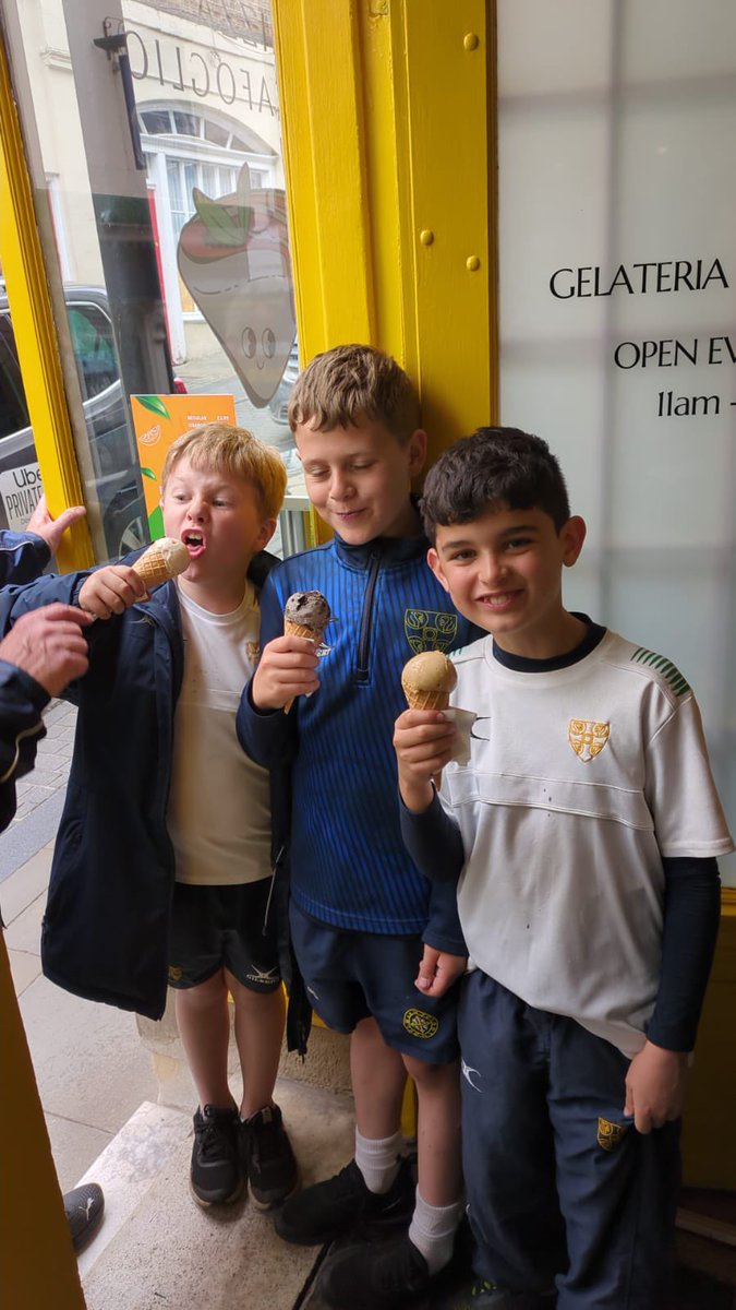 ChoristerSchool's tweet photo. Year 4 enjoyed their well-deserved end of term treat on Palace Green today! Ice creams for all 🍦😋
Thank you Belli e Brutti! #ChoristerActivityWeek https://t.co/NJJuM3BQW4