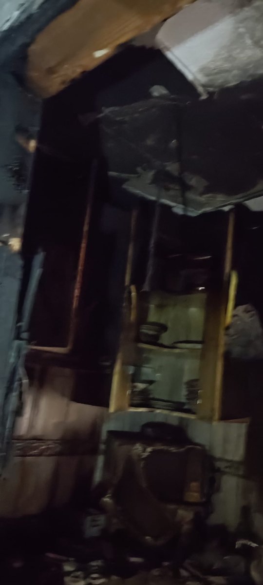 encierrobombmlg's tweet photo. Esta tarde un incendio ha calcinado completamente una vivienda 🔥🏠 de la tercera planta de un edificio en Alameda Barceló, rescatando a varios vecinos de las viviendas superiores que han requerido atención por inhalación de humos, falleciendo lamentablemente un perro. https://t.co/uYOSRcDLcJ