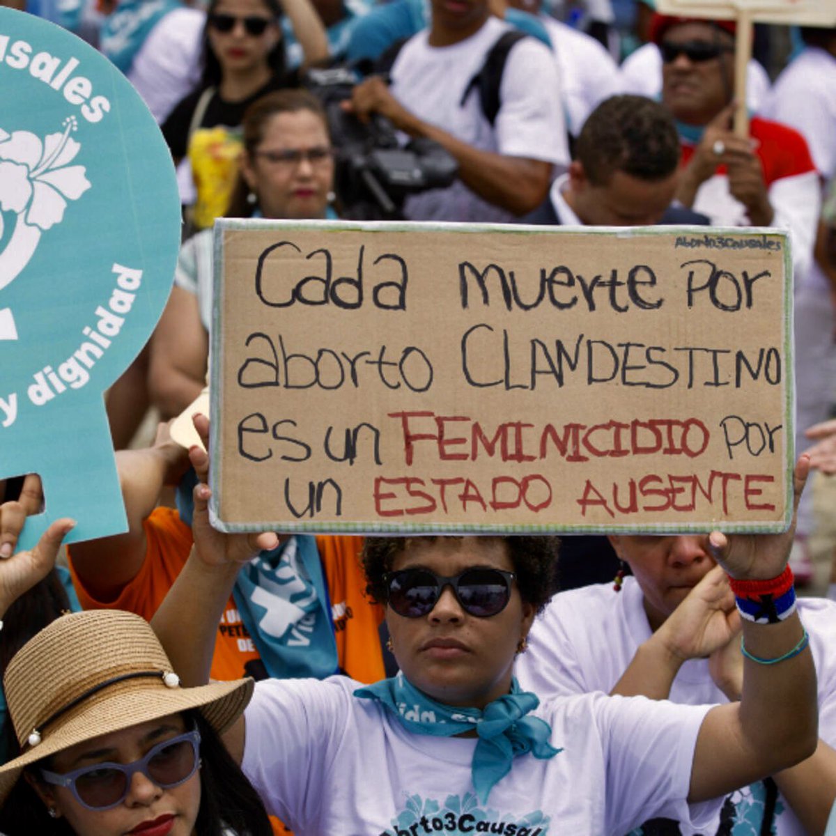 🔴 | LA PENALIZACIÓN ABSOLUTA DEL ABORTO ES UN CRIMEN

La República Dominicana enfrenta una crisis de salud pública debido a la penalización absoluta del aborto. Esto ha provocado un aumento alarmante de abortos clandestinos e inseguros, poniendo en grave riesgo la vida y la