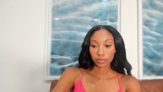 Girlfriend Zoey is live now! https://t.co/vrHn7rU1oq https://t.co/4z1DtFno4s
