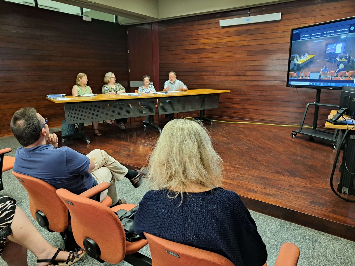 SolidaritatUB's tweet photo. 🏛️#SolidaritatUB s'ha presentat al professorat de la @UniBarcelona en una jornada d’@idp_iceub👉https://t.co/ID8Dj42xr1

🌍María de Zabala (ACNUR) i docents d'@ubfacecoiempres i @EducacioUB han contextualitzat projectes de cooperació i educació en drets humans, així com #UBRefugi https://t.co/mcKejLRtyw