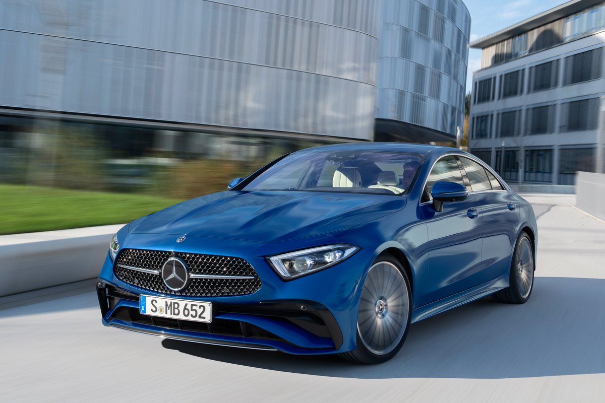 ¿Por qué cuesta más un Mercedes que un KIA?

"Con lo bien que va un KIA, no tiene sentido pagar lo que cuesta un Mercedes”. Seguro que te suenan frases como esta.

Quizás nunca nadie te haya contado dónde se encuentra la diferencia.

Entonces, ¿a dónde va el dinero extra que