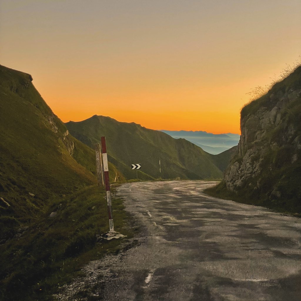 LaLleldiria's tweet photo. Es la carretera más bonita del mundo y nadie puede rebatírnoslo 😍 https://t.co/HvGK3xp65w