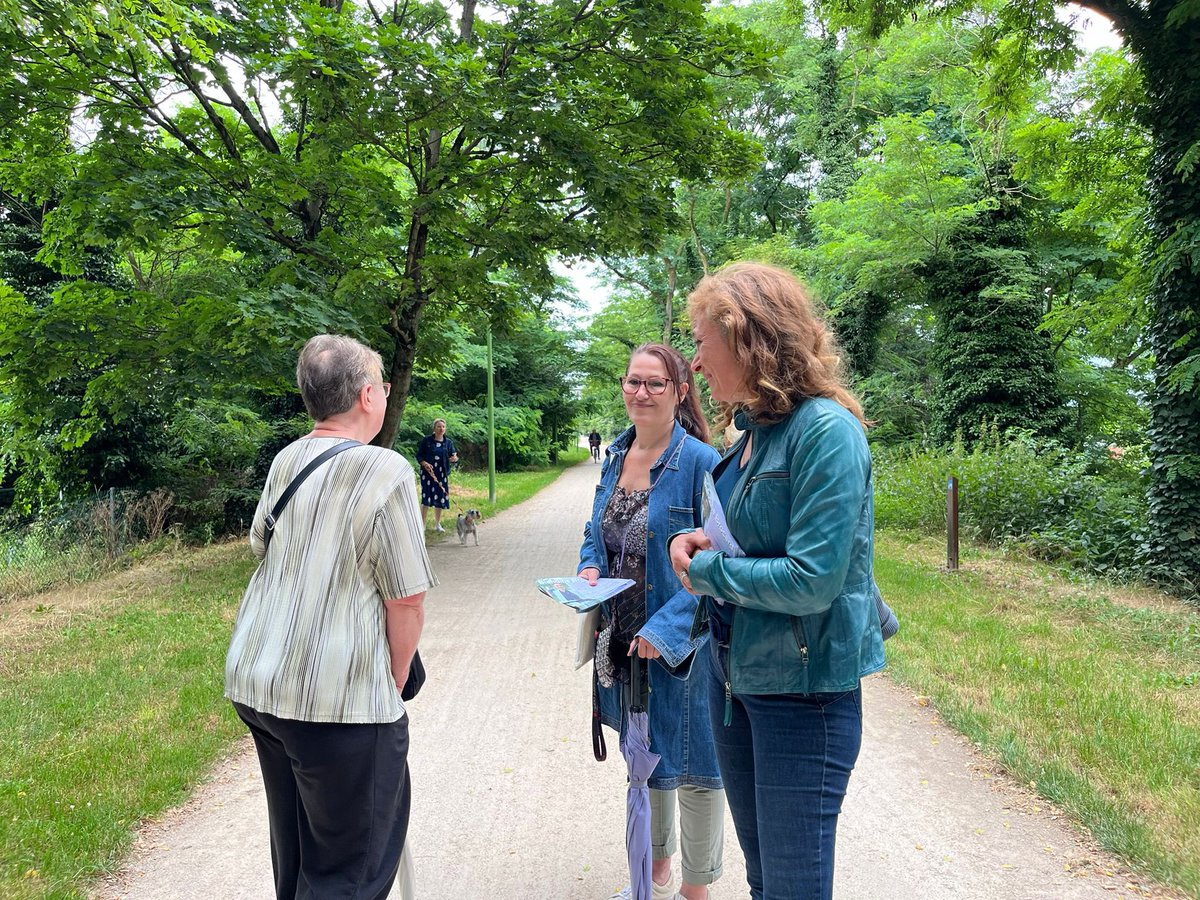 BBrocard's tweet photo. 🤝Sur la Voie Verte📍à #Caluire 
TPE, handicap, engagement, mobilités, J.O., crainte des extrêmes… quel plaisir d’échanger sur tous les sujets qui vous concernent !
#EnsemblepourlaRépublique 
@RomainVERNET1 https://t.co/tPTRWGIRyM